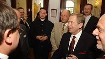 Václav Havel v roce 2006 navštívil Svitavy u příležitosti oslav 750 let města. Doprovázel ho tehdy senátor Petr Pithart.