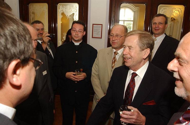 Václav Havel v roce 2006 navštívil Svitavy u příležitosti oslav 750 let města. Doprovázel ho tehdy senátor Petr Pithart.