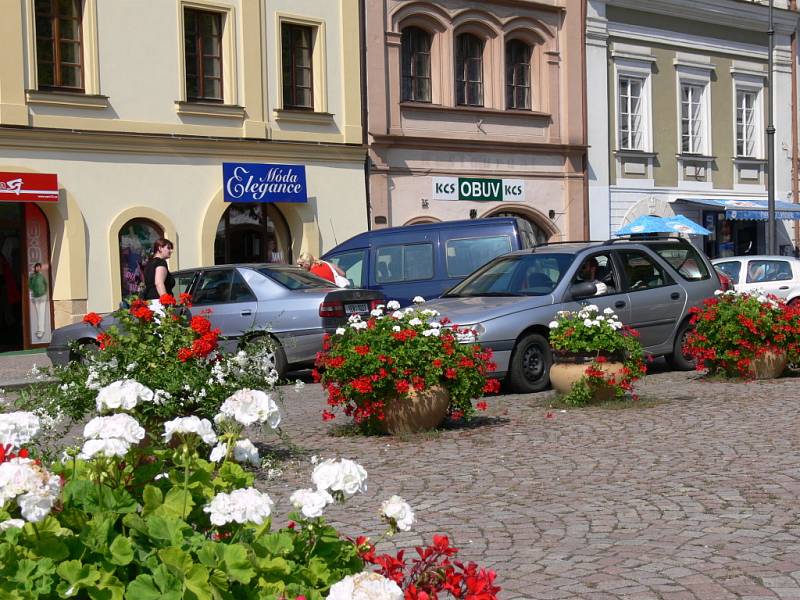 Klidová zóna vyrůstá u Smetanova pomníku na náměstí v Litomyšli