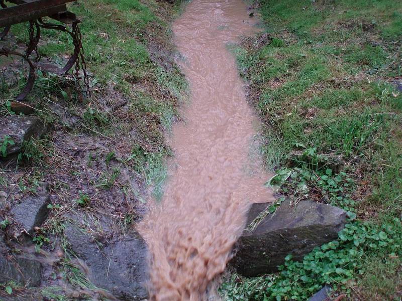 Voda zaplavila Banín.