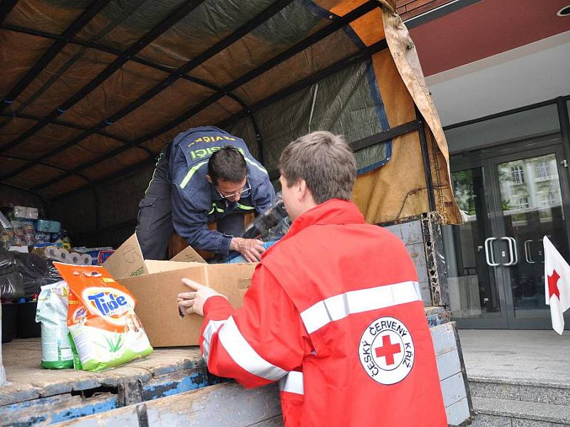 Humanitární pomoc odvezli hasiči z Jevíčka na Moravu.