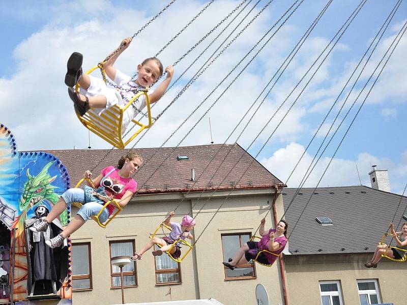 Na pouť do Jevíčka  přijel v neděli odpoledne i král Přemysl Otakar II.  Lidé  se pobavili na atrakcích v lunaparku  a  nakoupili si  na jarmarku.  