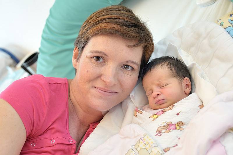 NELA VÍTKOVÁ těší Věru a Michala z Dolního Újezdu. S váhou 3,8 kilogramu se narodila 31. května v 19.48 hodin.