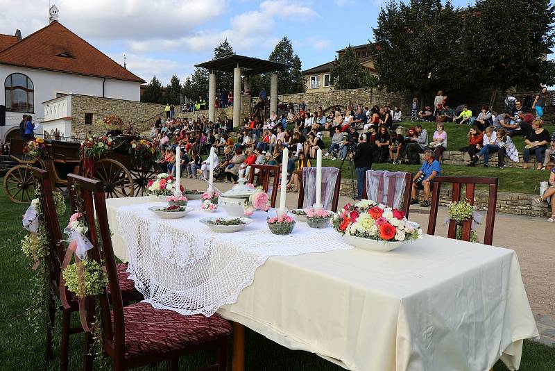 Studenti připravili tradiční Květinovou show