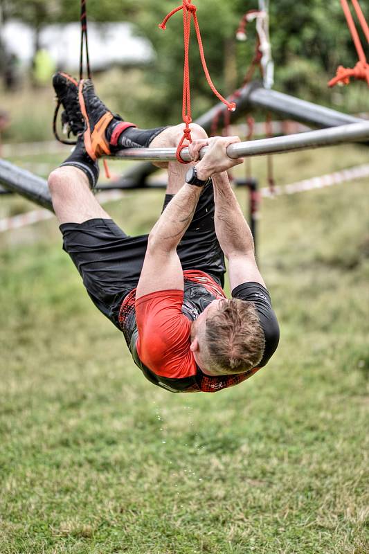 Extrémní závod Ares Race přilákal do Hradce nad Svitavou stovky závodníků.