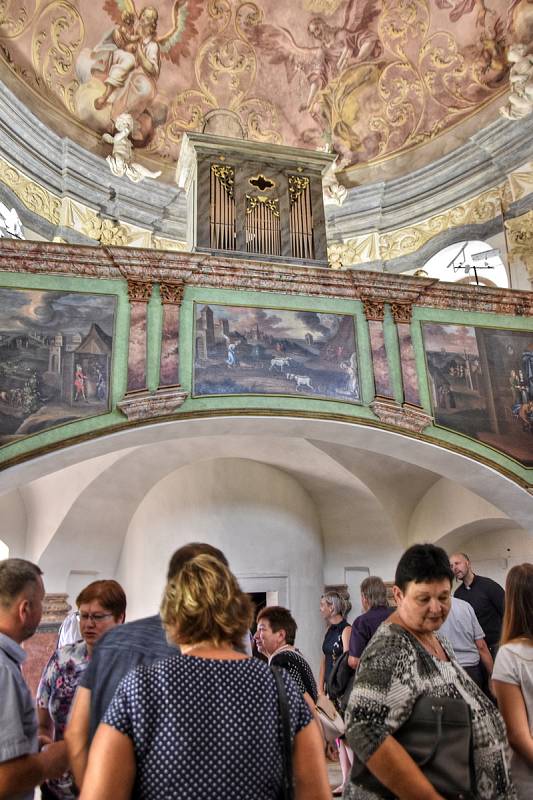 HŘBITOVNÍ KAPLE SVATÉHO ISIDORA v Křenově je unikátní raně barokní památkou. Její rekonstrukce trvala patnáct let. Nyní je celá opravená, a to včetně krásně hrajících varhan.