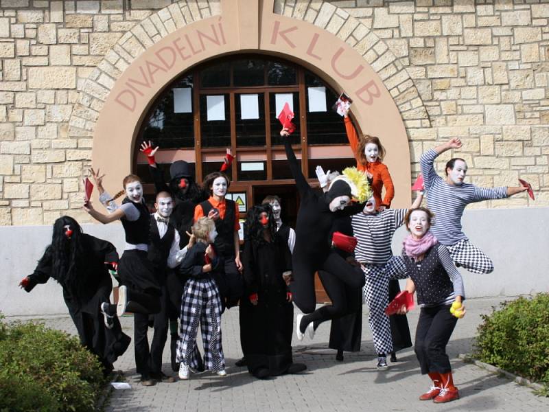 Na mezinárodní festival pantomimy přijeli do Poličky mimové z různých koutů Evropy.