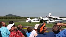 LETIŠTĚ VE STARÉM MĚSTĚ u Moravské Třebové má novou vzletovou a přistávací dráhu. Slavnostně ji tamní Aeroklub a letecké centrum uvedly do provozu leteckou show. 