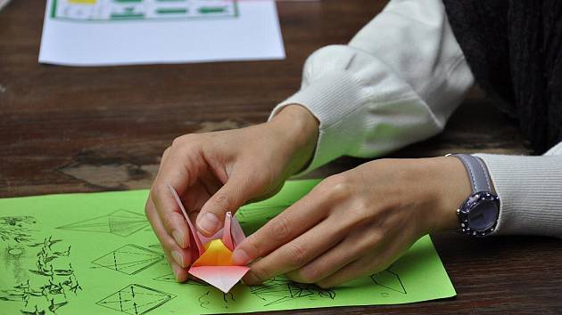 Japonská kultura.  Aplaus sklidili hráči  na bubny taiko.  Děti lákaly skládanky origami. Lidé vyzkoušeli také kaligrafii.