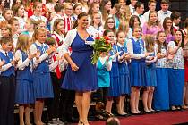 Sbor tvořený třemi stovkami malých zpěváčků z celého kraje zazpíval na Smetanově Litomyšli