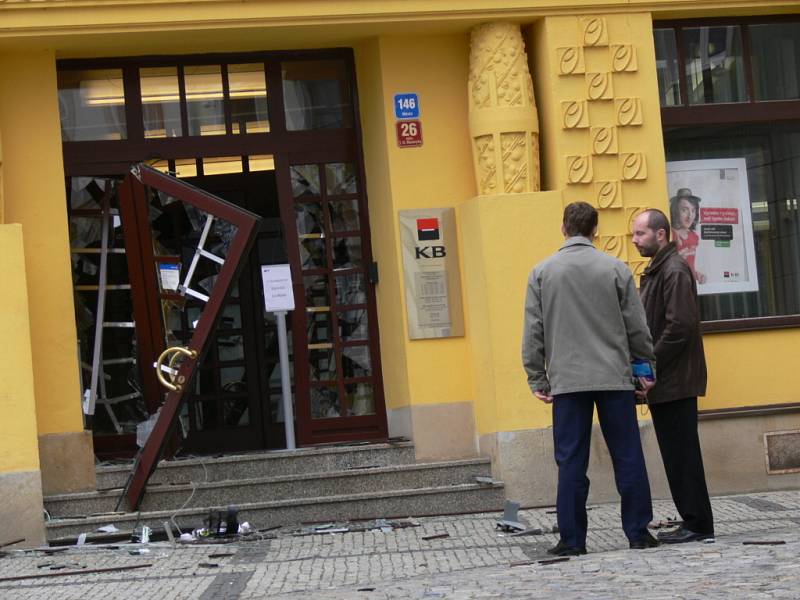 Pokus o krádež bankomatu v Moravské Třebové.