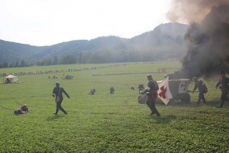 Historická bitva v Mladějově na Moravě připomněla období první světové války. Na bitevním poli se utkali vojáci ruské a rakouské armády.