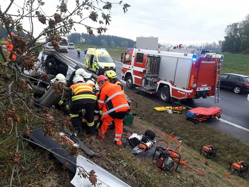 Citroen vyletěl u Svitav ze silnice. Řidič je naštěstí zraněný lehce.