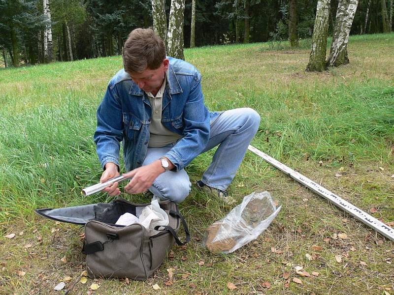 Geologický průzkum na místě kde má vzniknout skautská klubovna.