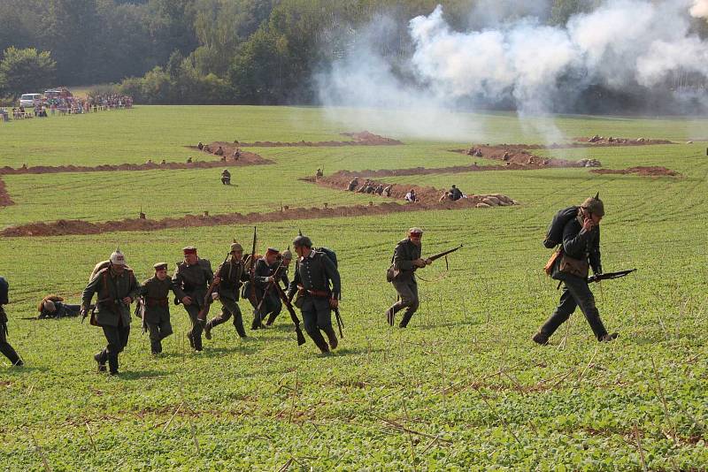 Historická bitva v Mladějově na Moravě připomněla období první světové války. Na bitevním poli se utkali vojáci ruské a rakouské armády.