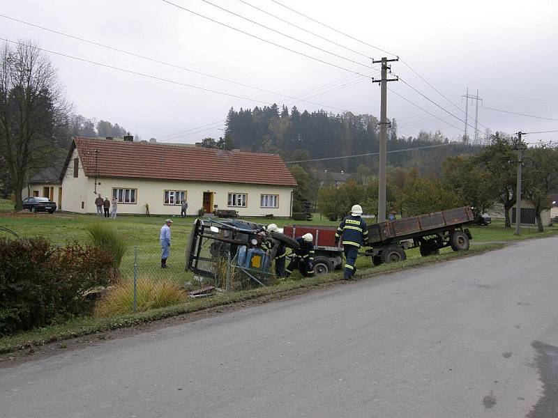 Traktorista připravil část Sádku o plyn.