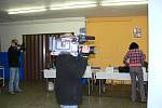 Netradiční volební místnost zřídili v bufetu u řeky v Litomyšli. Strávníci ale měli během voleb smůlu, bylo zavřeno. 