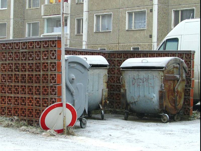 ZÁKAZ VJEZDU někomu zřejmě tolik vadil, že ho raději odstranil. 