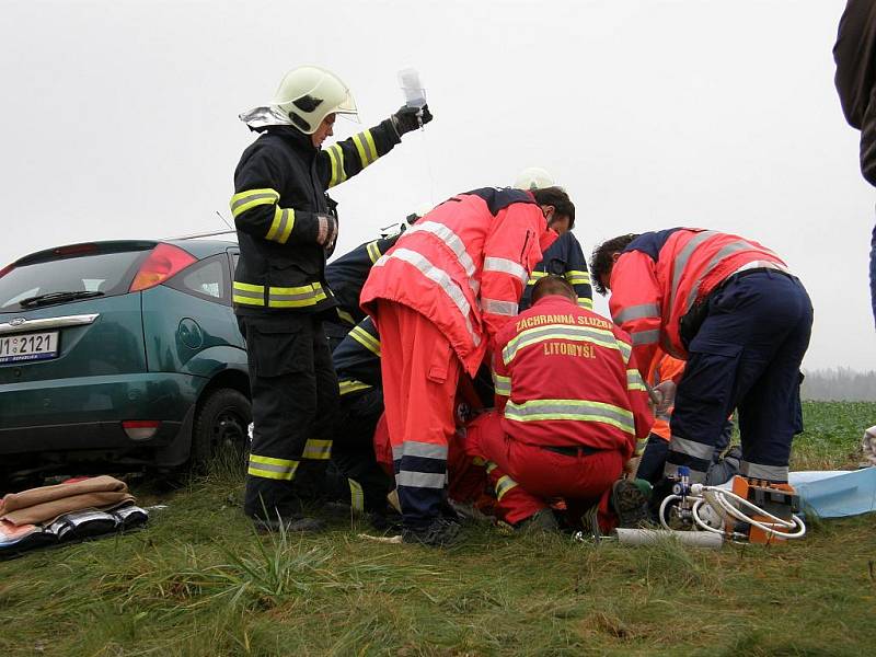 Těžká dopravní nehoda na I/35. U Janova přistával vrtulník třikrát. 