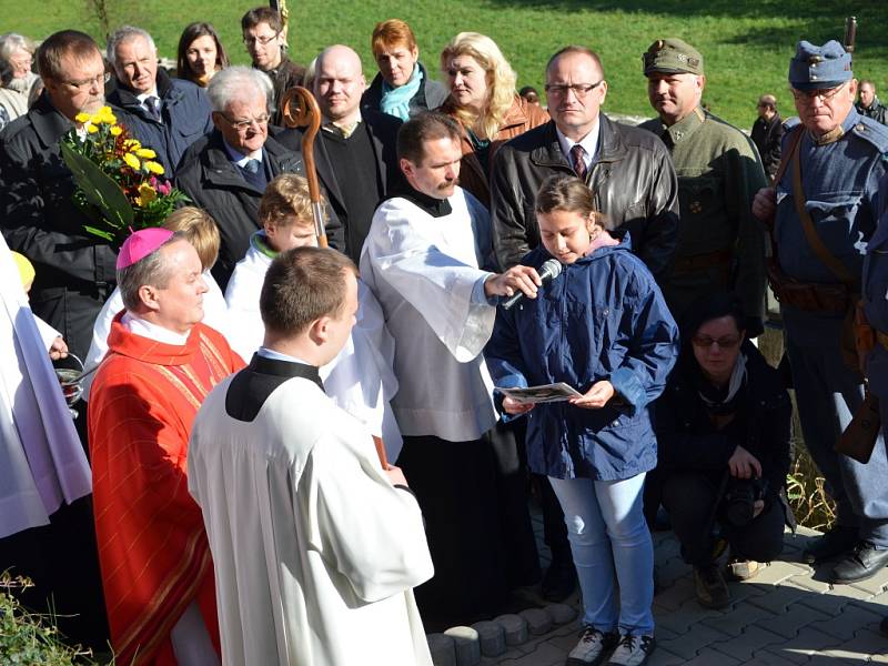 Památník obětem padlým ve Velké válce odhalili 28. října ve Svojanově. Posvětil jej královéhradecký biskup Jan Vokál, který také celebroval mši svatou.  