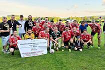 Fotbalisté FC Libišany po vítězství ve finále Poháru hejtmana Pardubického kraje v roce 2022. Ve čtvrtek budou trofej obhajovat.