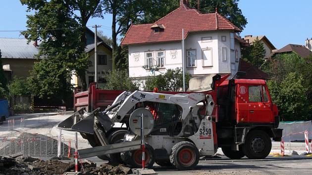 Stavba nového kruhového objezdu v Litomyšli