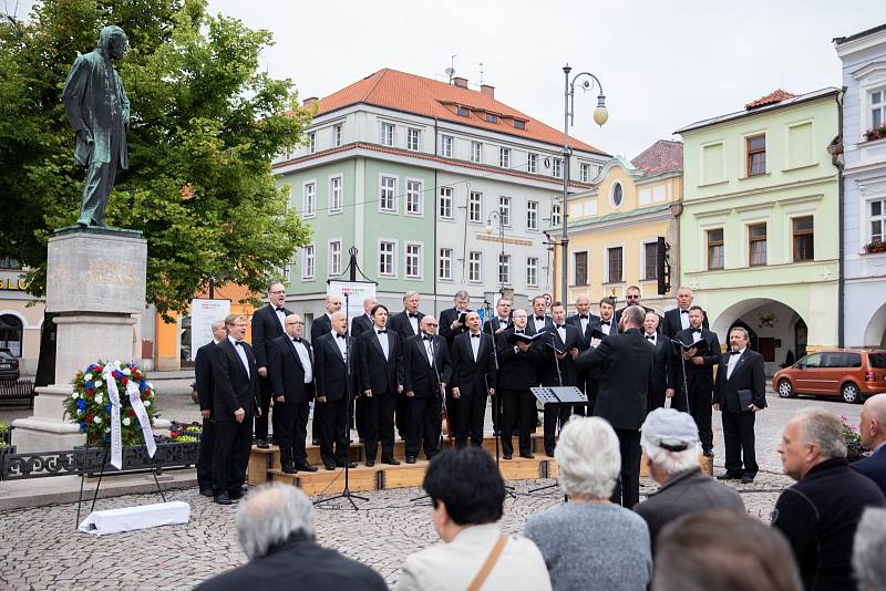 Koncert na náměstí jako pocta Bedřichu Smetanovi