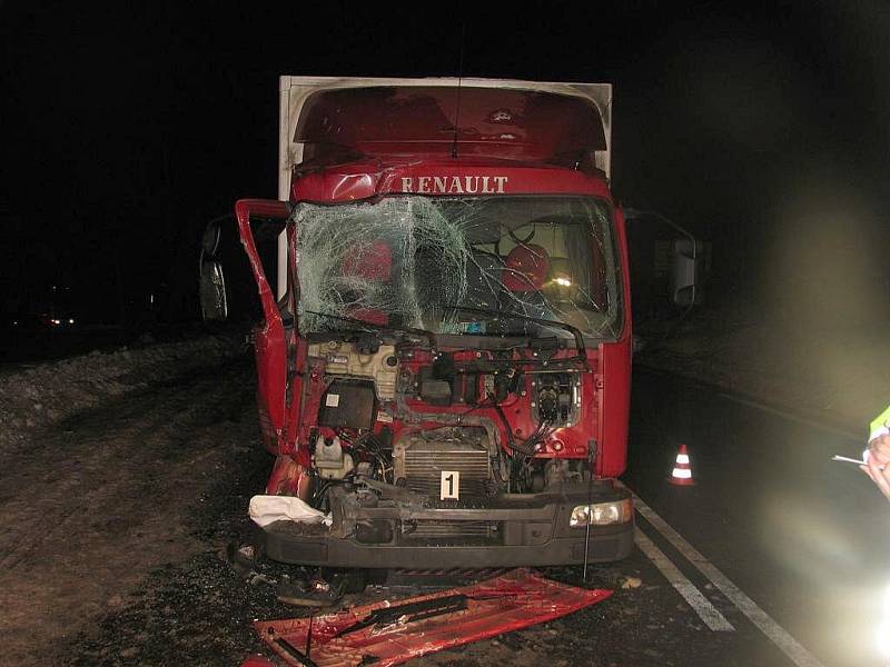 Srážka autobusu a kamionu na trase z Litomyšle do Vysokého Mýta.