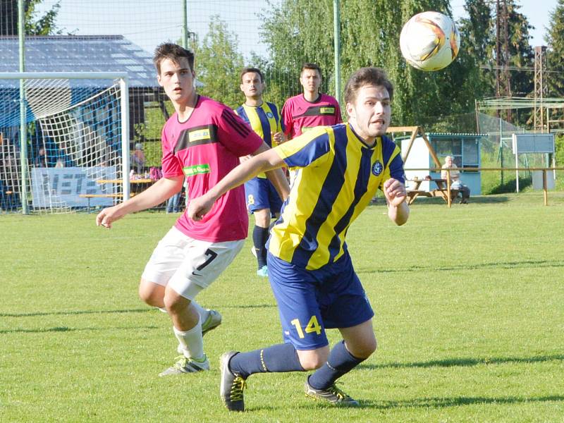 Svitavští fotbalisté uspěli na českotřebovském trávníku.