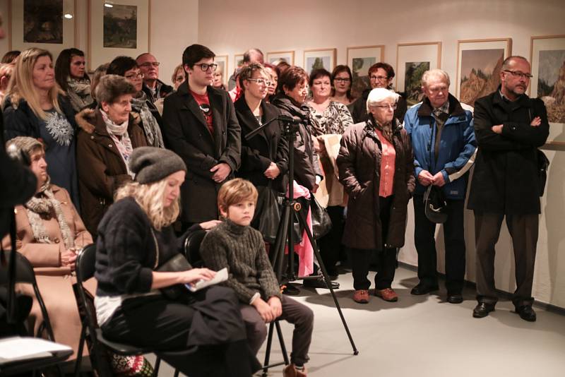 POSLEDNÍ VÝSTAVA v letošním roce představuje díla, která Městské galerie v Litomyšli obdržela od svých mecenášů. Jedná se o velkorysé dary, bez kterých by se sbírka galerie nikdy nemohla pyšnit mnoha výjimečnými díly vysoké umělecké kvality.