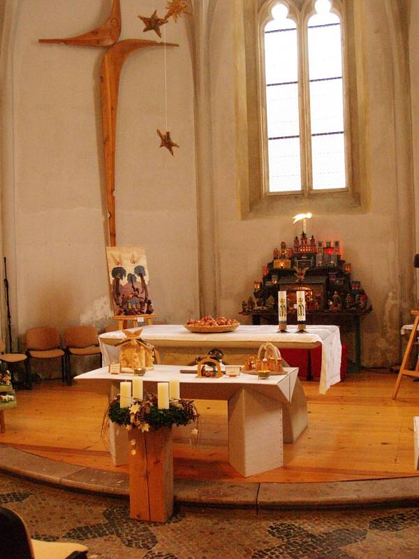 BETLÉMY patří k Vánocům. Výstava je ke zhlédnutí v kostele Rozeslání svatých apoštolů v Litomyšli.