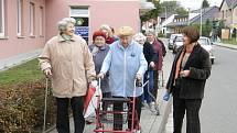 Senioři z Poličky vyrazili na pochod s názvem Seniorská stopa