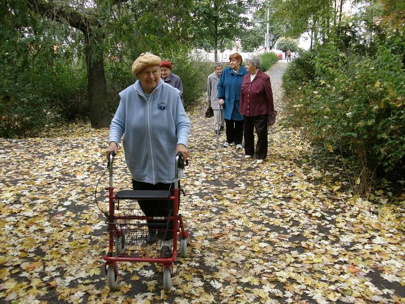 Senioři z Poličky vyrazili na pochod s názvem Seniorská stopa