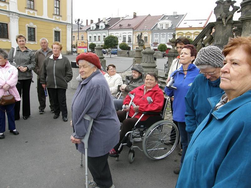 Senioři z Poličky vyrazili na pochod s názvem Seniorská stopa