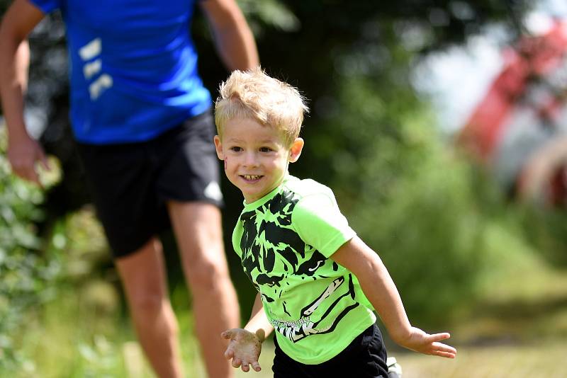 Extrémní závod Ares Race v Hradci nad Svitavou přilákal stovky dětských i dospělých závodníků.