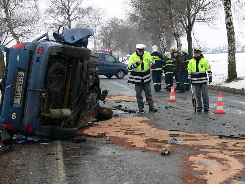 Havárie osobního automobilu u obce Lezník.