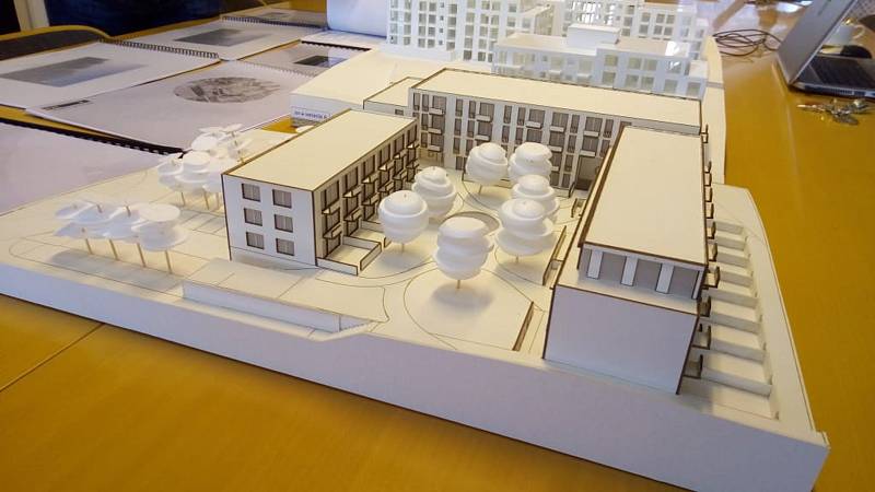 Město má na stole sedm projektů na stavbu bytovek u nemocnice.