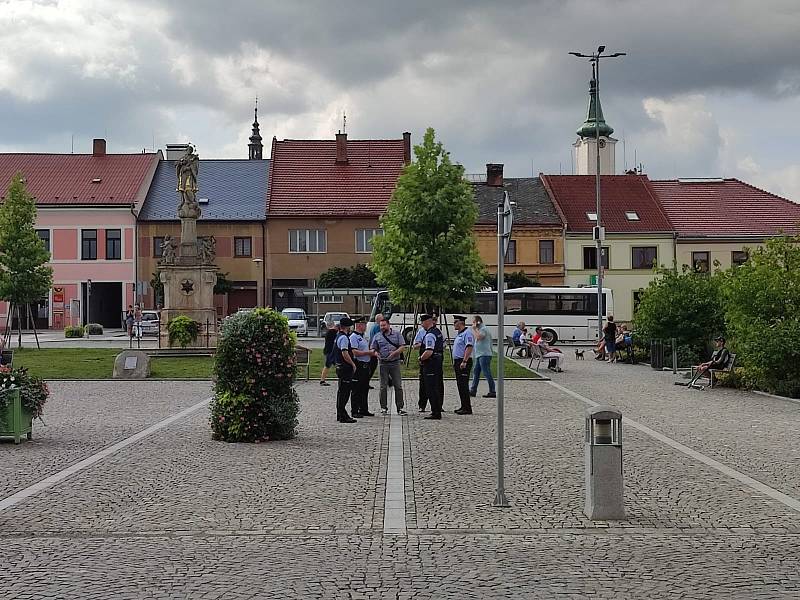 Policie byla v Jevíčku v pohotovosti.