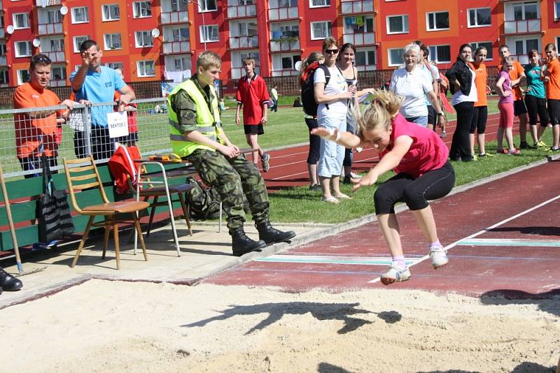 NEJLEPŠÍ družstva a  jednotlivci z  Pardubického kraje  soutěžili  na hřišti Základní školy Palackého v Moravské Třebové o Odznak všestrannosti olympijských vítězů.