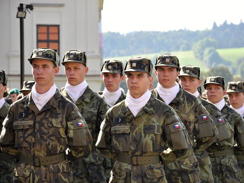 Studenti vojenské školy
