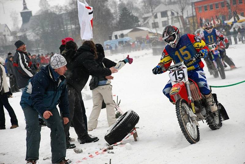 Republikový šampionát v motoskijöringu na trati v Klášterci nad Orlicí.