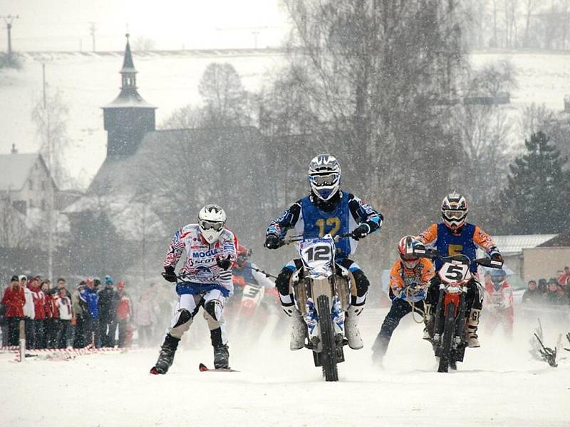 Republikový šampionát v motoskijöringu na trati v Klášterci nad Orlicí.