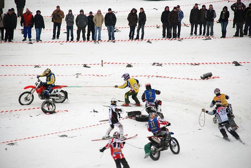 Republikový šampionát v motoskijöringu na trati v Klášterci nad Orlicí.