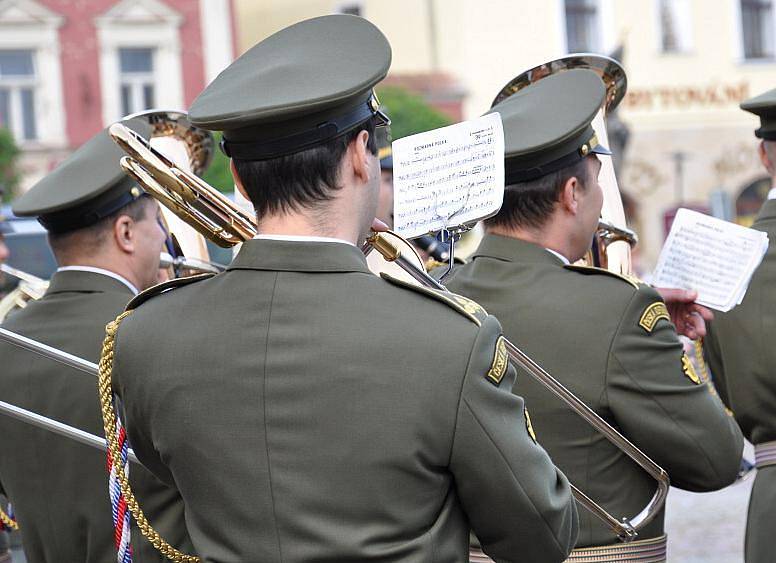 Střední vojenská škola v Moravské Třebové slavila 75 let od založení. Prváci složili na náměstí slib.