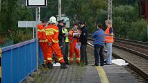 Na nádraží v Moravské Chrastové vlak ve středu srazil muže. Ten na místě zemřel. Ve svitavském Lačnově vyhasl tentýž večer život třicetiletého motorkáře.