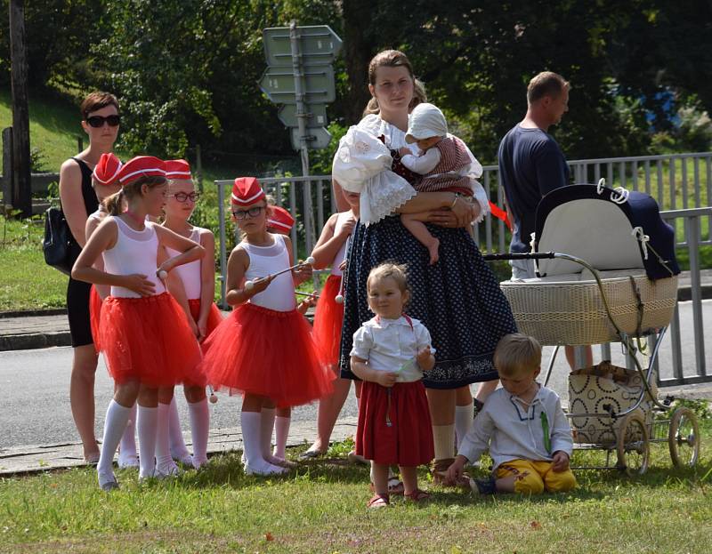 TRSTĚNICE slavila o víkendu dožínky.