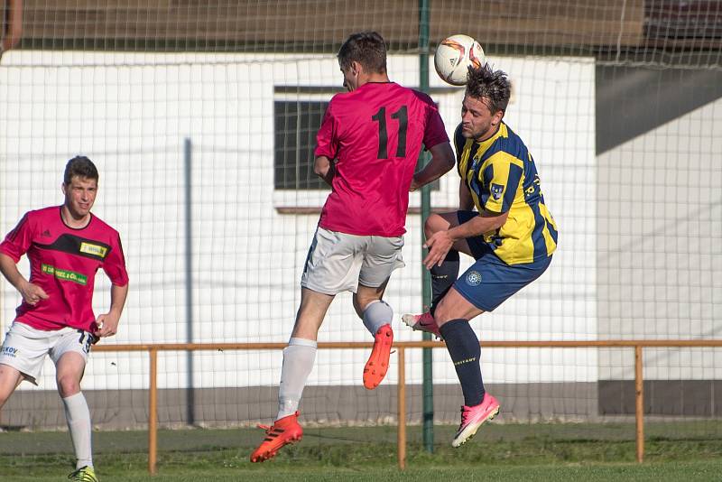 Svitavští fotbalisté uspěli na českotřebovském trávníku.