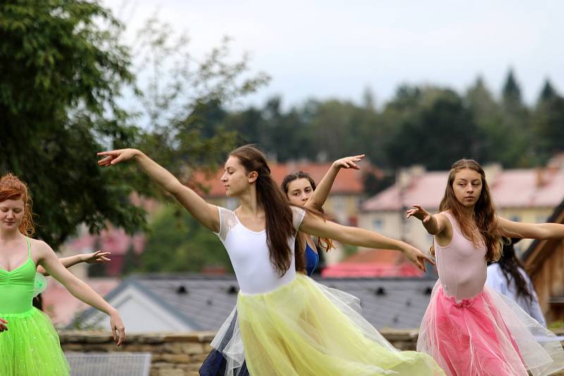 Festival Mladá Smetanova Litomyšl nabídl v sobotu Zahradní slavnost.