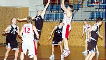 BASKETBALOVÁ SEZONA 07/08 je pro svitavské týmy mužů trpkou cestou lemovanou v drtivé většině porážkami.