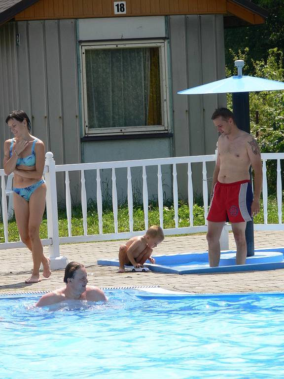 Kemp v Borové nabízí pro hosty lákadlo v podobě bazénu